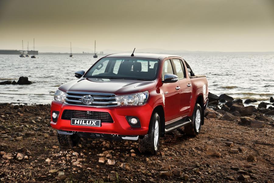  Toyota Hilux 4x4 Raider Double Cab 2016 года  (ZA) (фото 32 из 40)